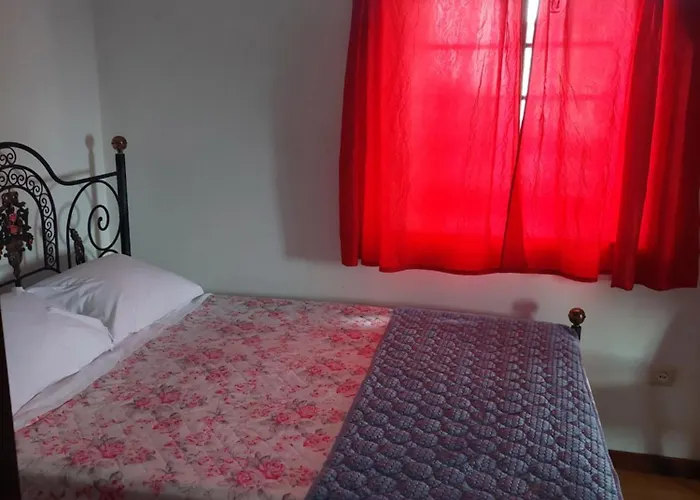 Serrado Da Eira * Lajes das Flores